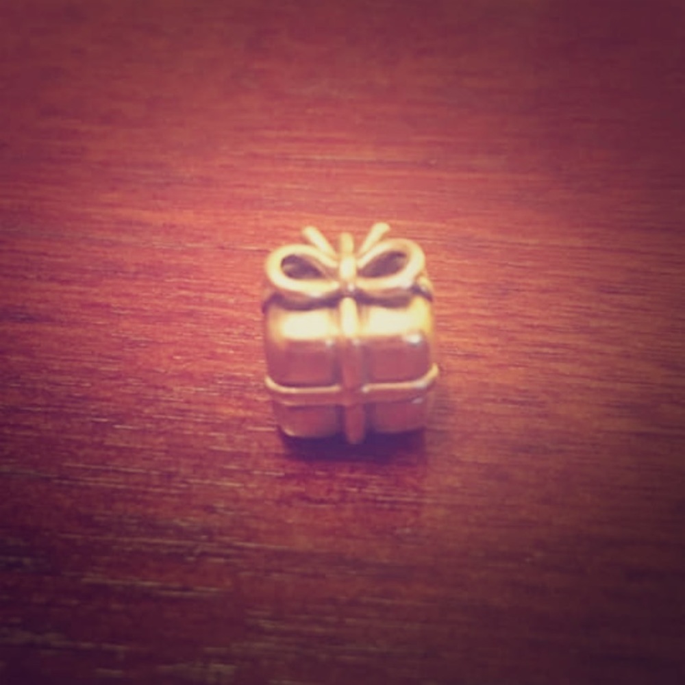 Authentic pandora present/gift charm
